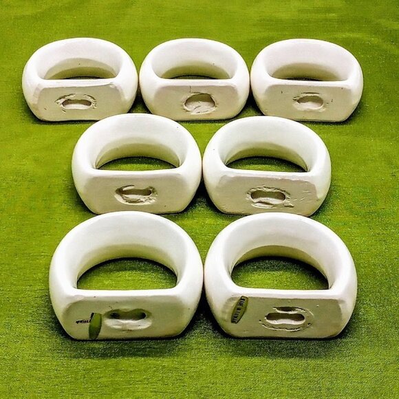 Vintage Holly Red Berries Green Leaves Porcelain Napkin Rings - Picture 4 of 7